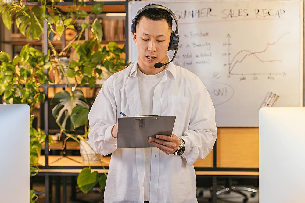 Remote Sales Closer Jobs for Beginners laptop sales call setup
