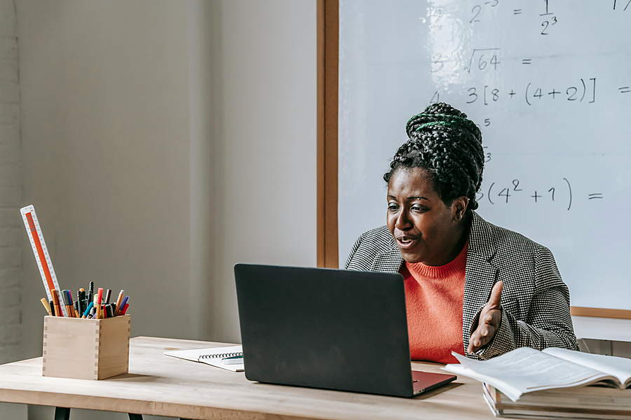 Online Teaching Jobs From Home earning potential and remote teaching setup
