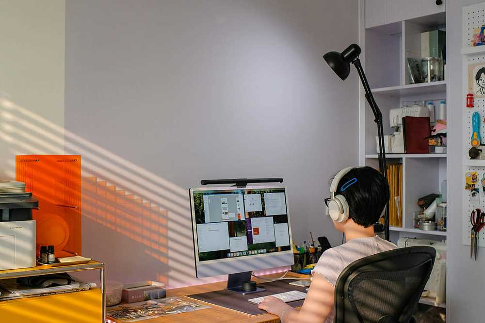 Virtual assistant hourly contract remote online job workspace